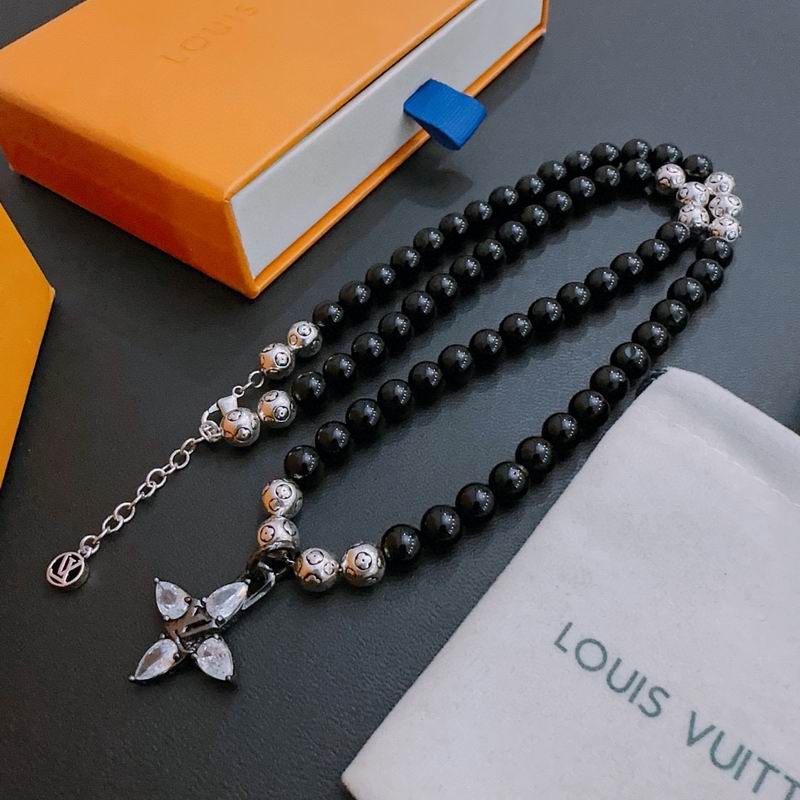 LV Necklace 03lyr687